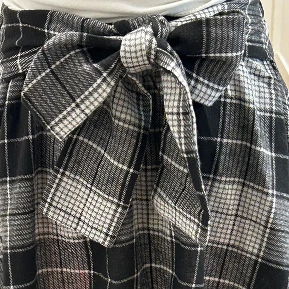 Black and White Plaid “Faux Wrap Around Waist Flannel Shirt” SKIRT -Mini NWOT - Picture 4 of 14